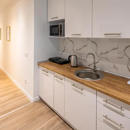 On Staroyevreiska Street *