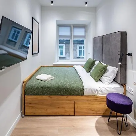 On Staroyevreiska Street *