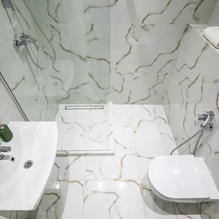 On Staroyevreiska Street *