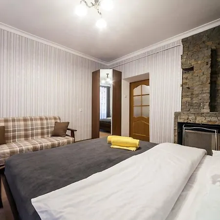 Apartamento On Staroyevreiska Street