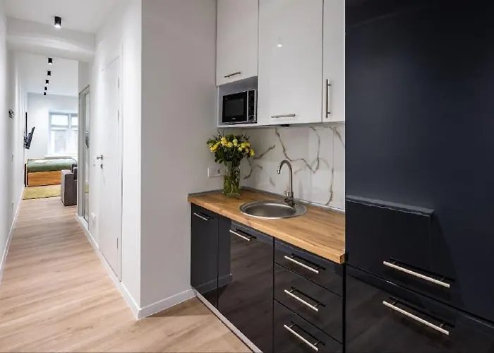 On Staroyevreiska Street *