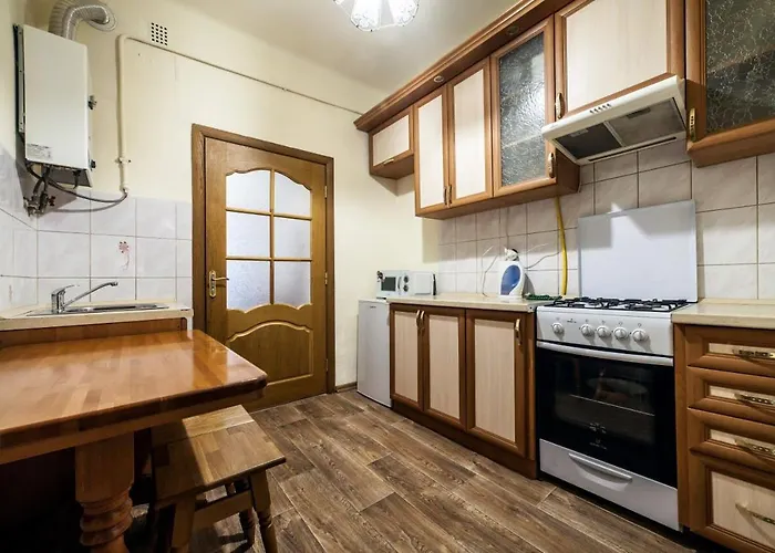 On Staroyevreiska Street *